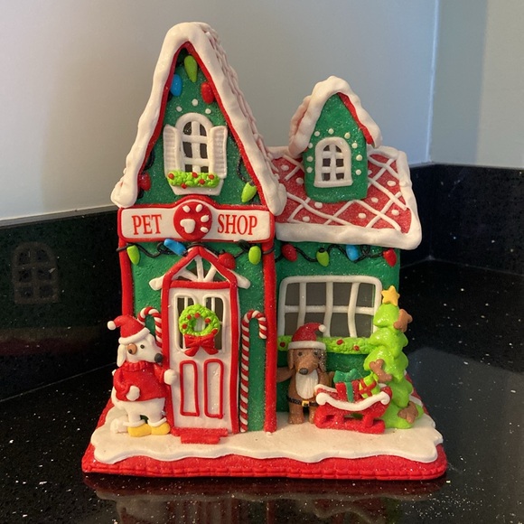 LIT Gingerbread House PET SHOP w/Gingerbread Dogs, Christmas Tree with Bones - Picture 5 of 13